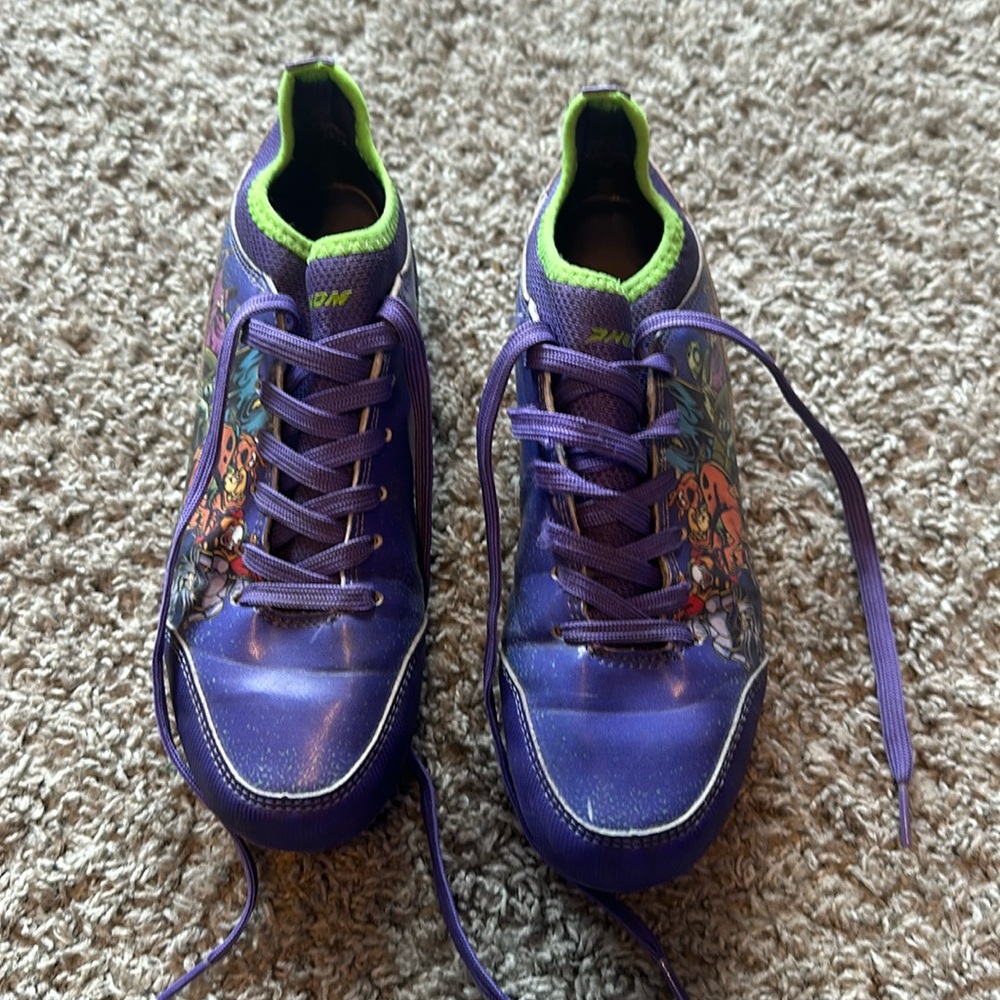 Kids Scooby Doo Phenom football cleats good condition